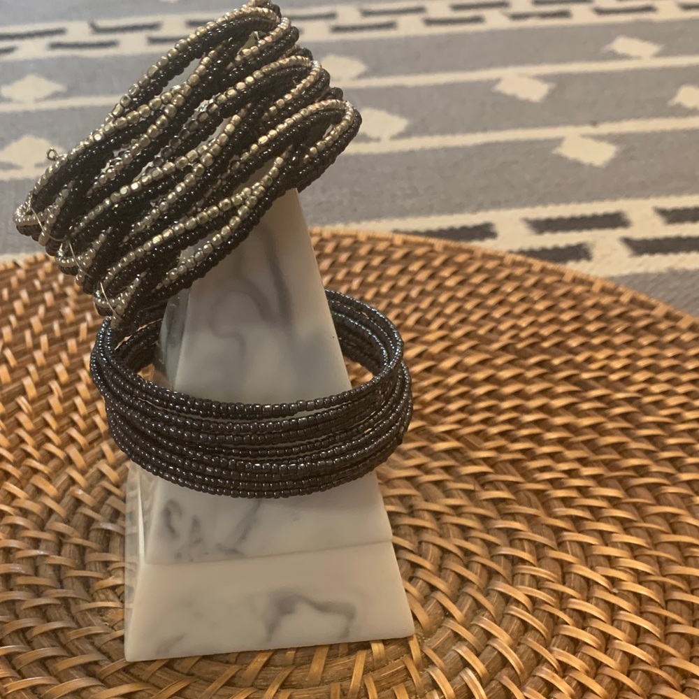 🐞2 for 30🐞 Black and Silver Bangle Set